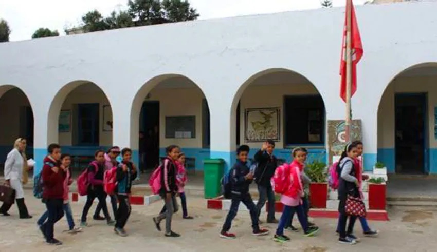 بعد شهر من العودة المدرسية: مدارس لم تفتح.. و400 ألف تلميذ في منازلهم..